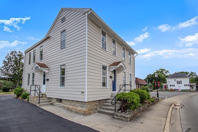 duplex - 87 W Waterloo St