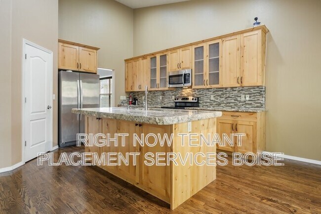 Building Photo - 3945 N Waterloo Way
