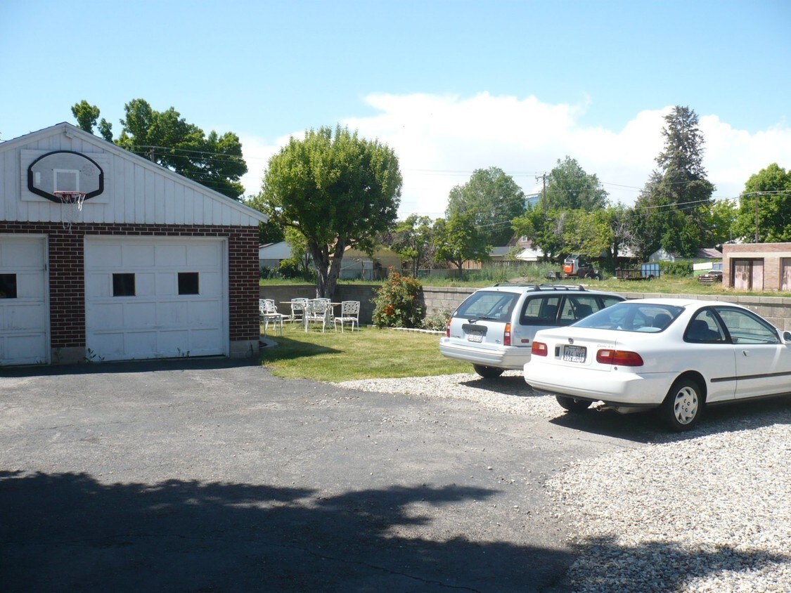 Building Photo - 218 E 4800 S