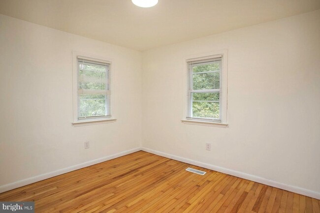 Building Photo - 1760 N Wales Rd