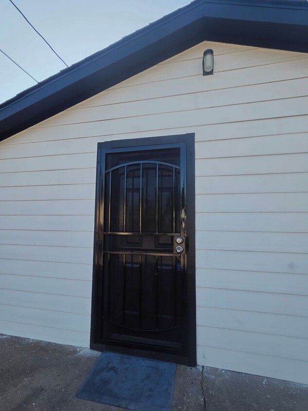 Primary Photo - 5403 Ave Q 1/2