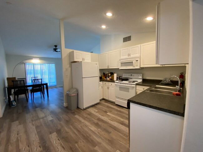 Foto del edificio - 7448 Mitchell Ranch Rd