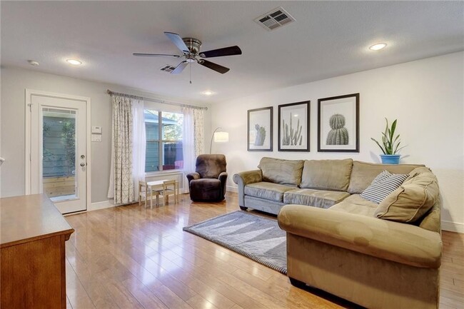 Foto del edificio - 3 Bedroom, 2.5 Bath Home in South Austin N...