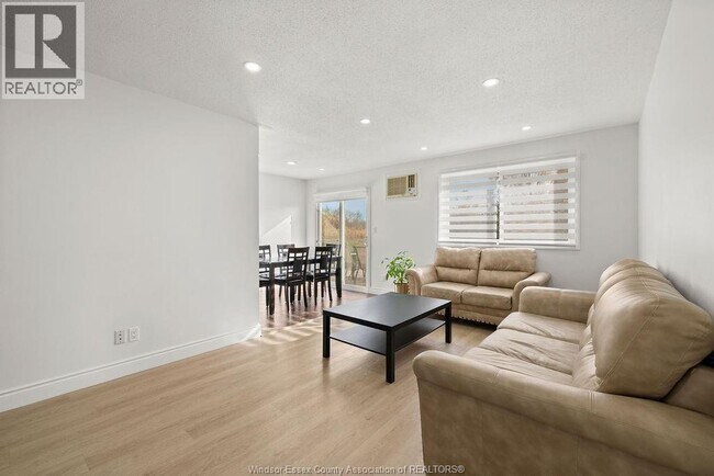 Photo du bâtiment - 1497 Bayswater Crescent