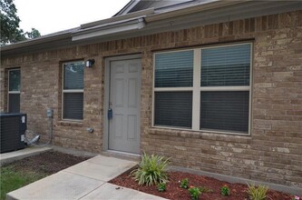 Building Photo - 2304 S Lakeline Blvd