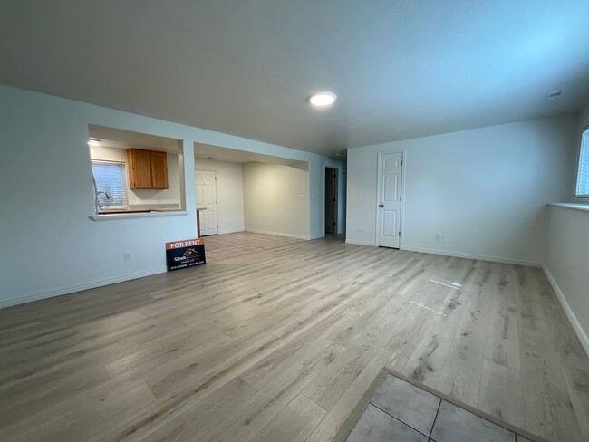 Building Photo - 4422 S