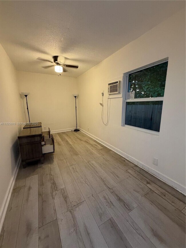 Foto del edificio - 3219 Windsor Ave