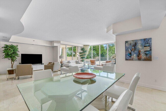 Foto del edificio - 3720 S Ocean Blvd