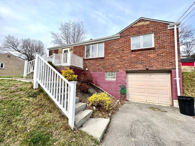 Foto del edificio - Coraopolis - 3 Bedroom, 1 Bath - Charming ...
