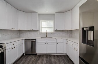 Building Photo - 580 Brandon Rd