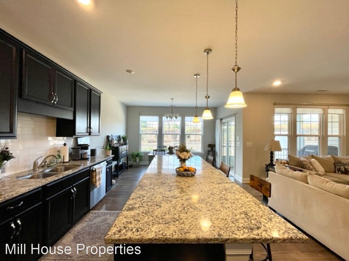 Foto principal - 3 br, 2.5 bath House - 339 Acorn Hollow Pl...