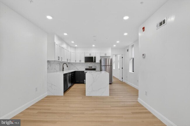 Foto del edificio - 712 N American St