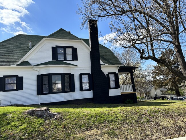 East Side View - 215 W Meadow St