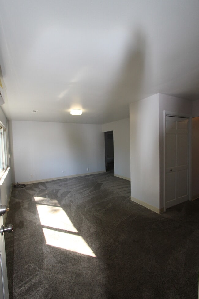 Building Photo - 851 Wellington Blvd