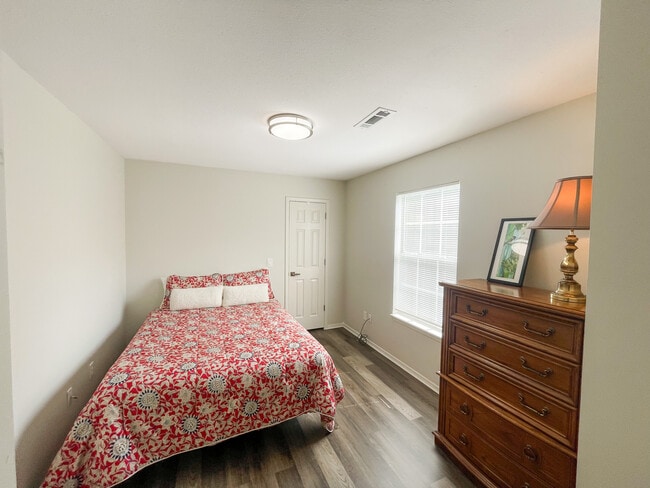 Foto del edificio - 436 E Evergreen Ln