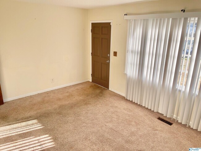 Building Photo - 4026 Summerhill Dr NW