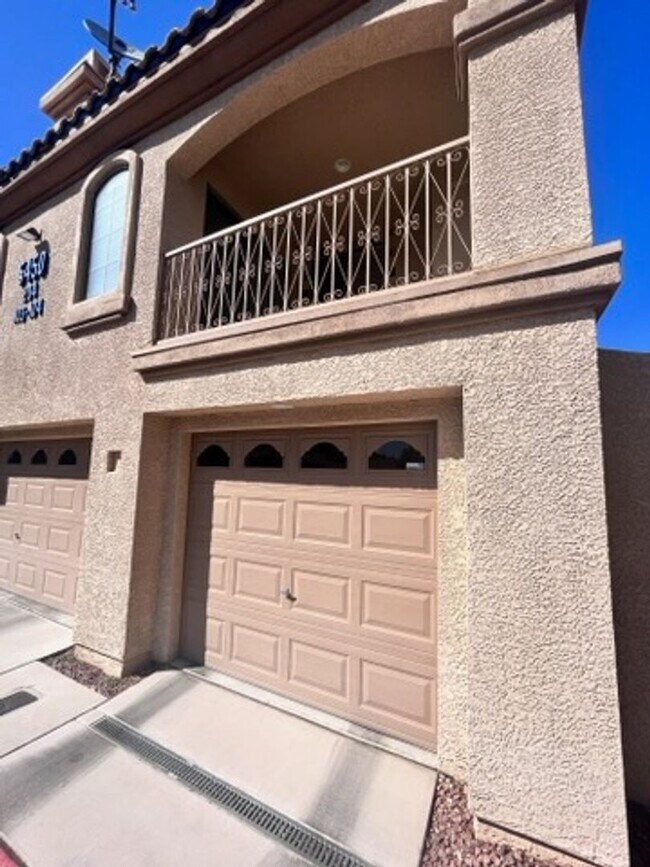 Building Photo - 2 bed / 2 bath Gorgeous Painted Desert Gua...