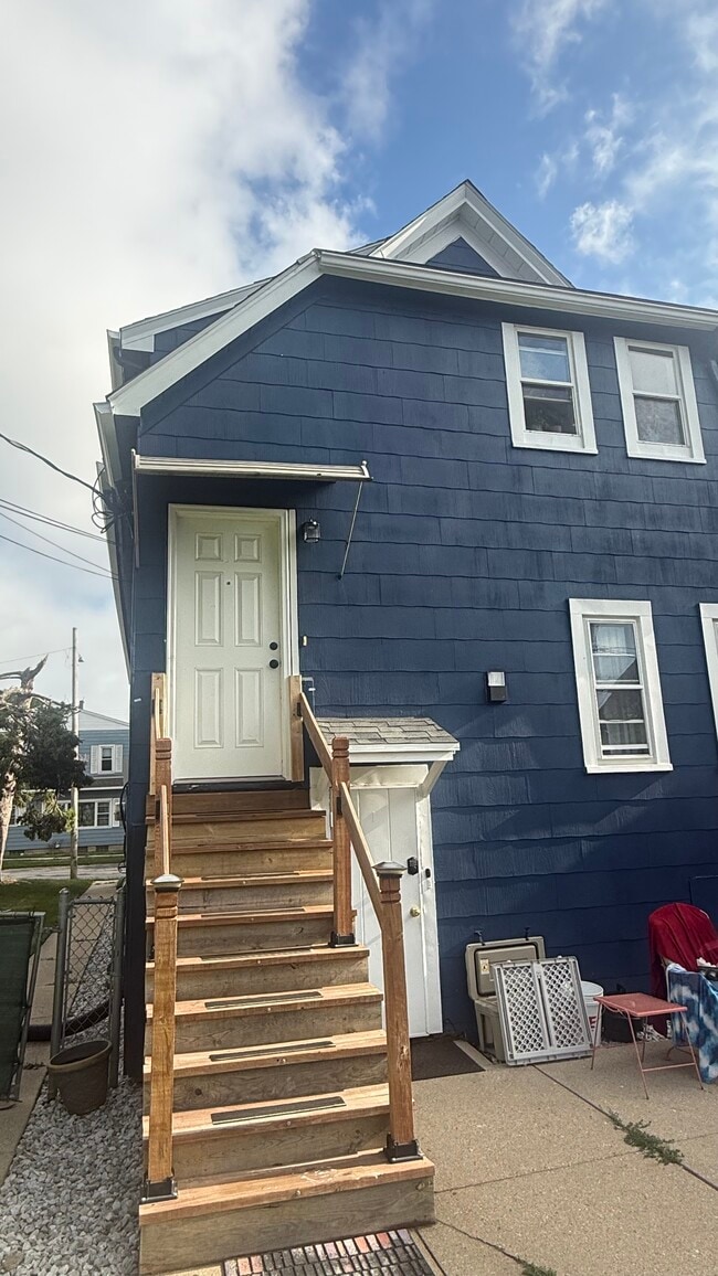 Building Photo - 3663A E Munkwitz Ave