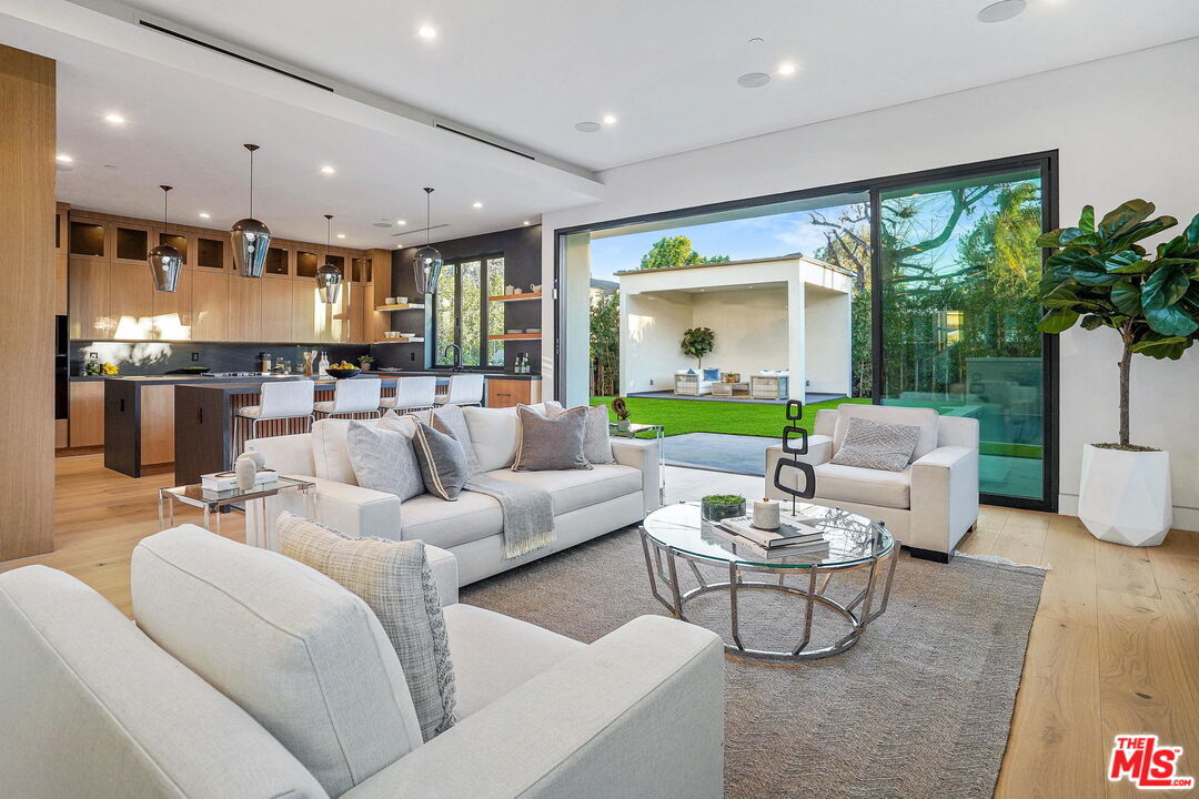 Foto principal - 14822 Hesby St