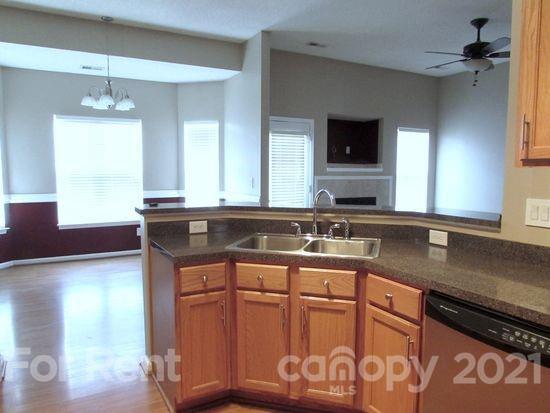 Building Photo - 5909 Patricia Ryan Dr