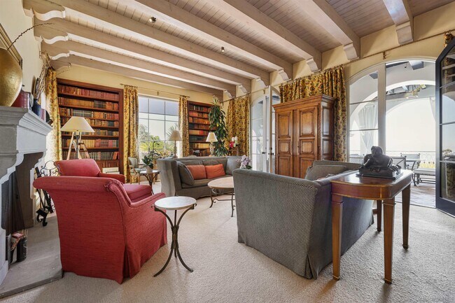Building Photo - 6690 La Jolla Scenic Dr S