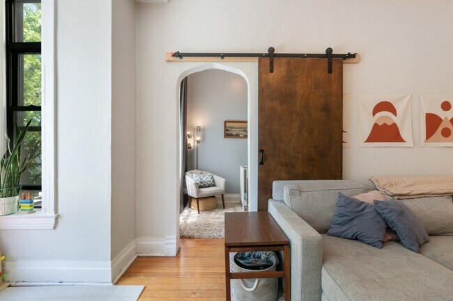 Foto del edificio - 1928 W Crystal St