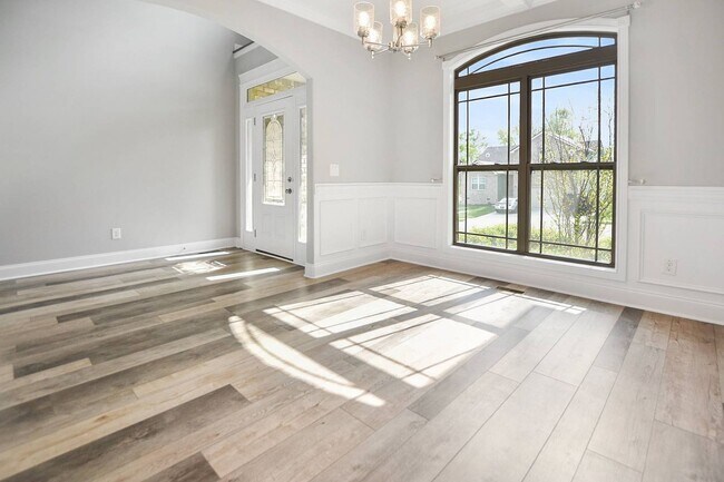 Foto del edificio - Pet Friendly Three Bedroom with Bonus!