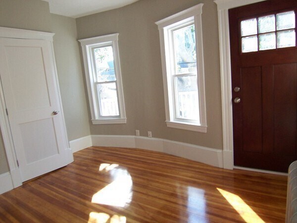 Building Photo - 14 Varnum St