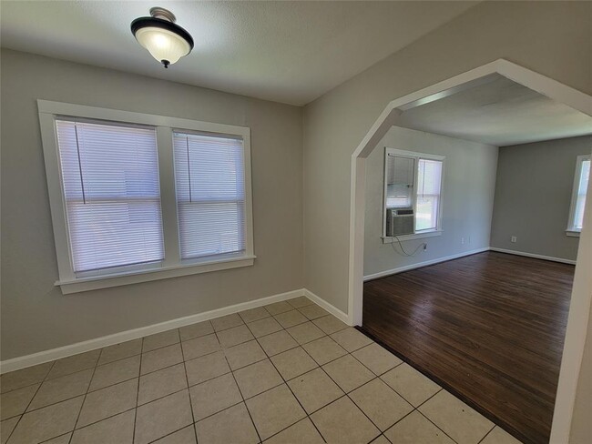 Building Photo - 6310 Amber Dr