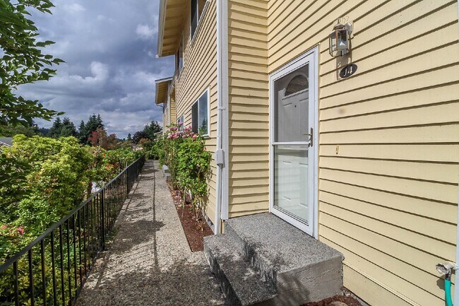 Foto del edificio - Coming Soon! Tours available by 4/5/25. Ch...
