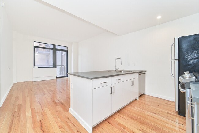 Foto del edificio - Spacious One Bedroom with Two Balconies