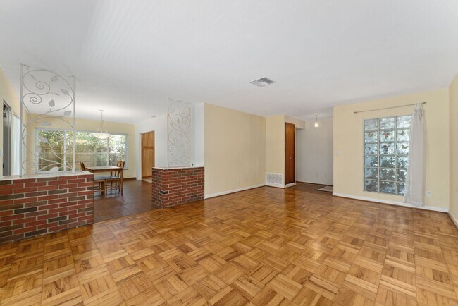 Building Photo - Charming 3/2 Home in Colonialtown South/Do...