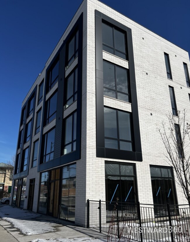 Building Photo - 1320 S Ashland Ave