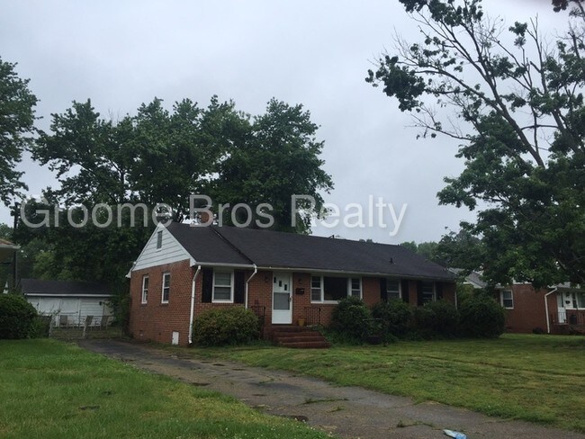 Foto del edificio - Sandston Brick Rancher with garage