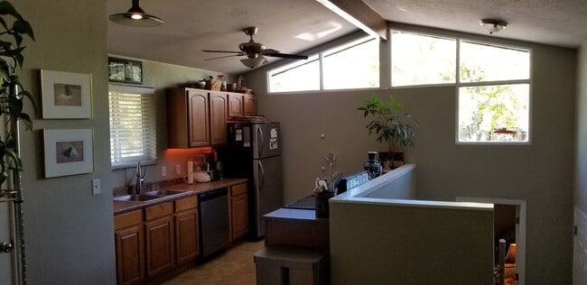 Cocina de concepto abierto - 2499 1/2 Pierce Street