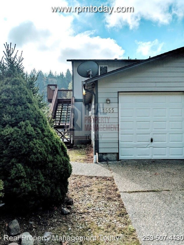 Primary Photo - 1555-1557 W Railroad Ave