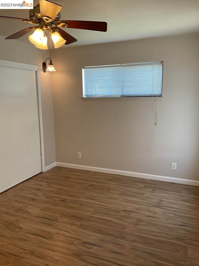 Building Photo - 360 Park Ln