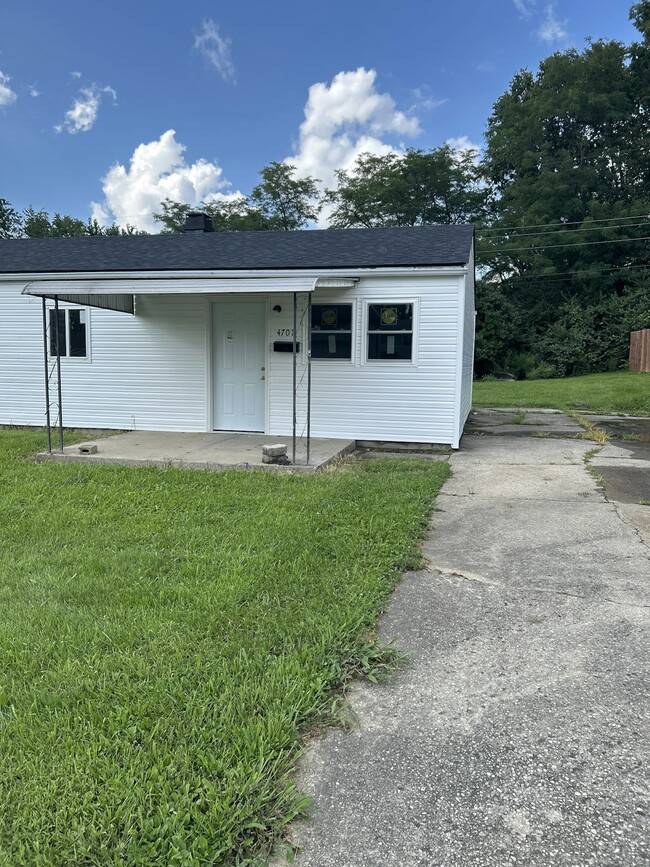 Building Photo - 4701 Vanguard Ave