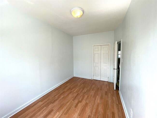 Foto del edificio - 217 Grant Ave
