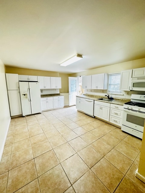 Building Photo - 203 Pineview Ave