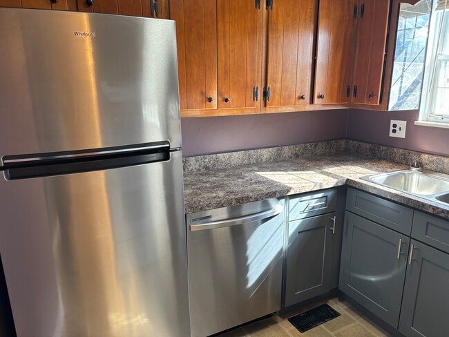 Stainless appliances - 1416 Henley Rd