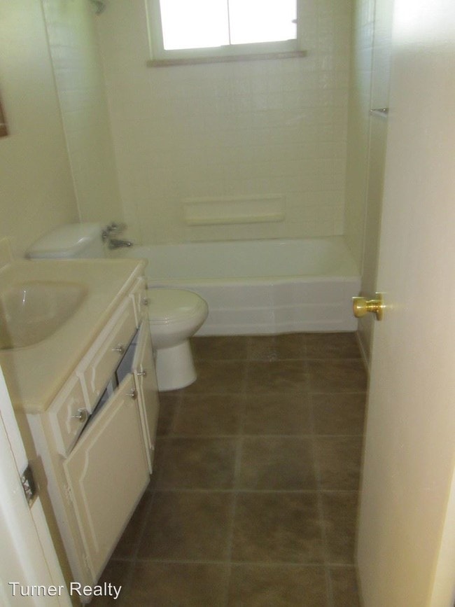Building Photo - 3 br, 1 bath House - 120 Valentine Lane