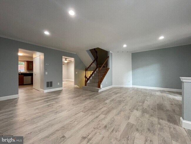 Building Photo - 308 Crescendo Way