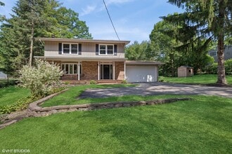 Building Photo - 160 N Forest View Dr