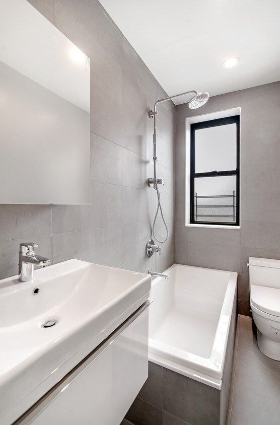 Foto principal - 38 Linden Blvd