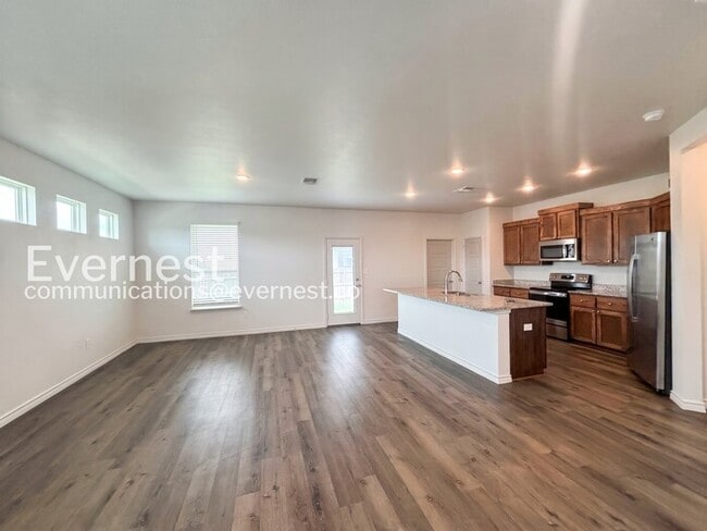 Building Photo - 870 Freedom Cir