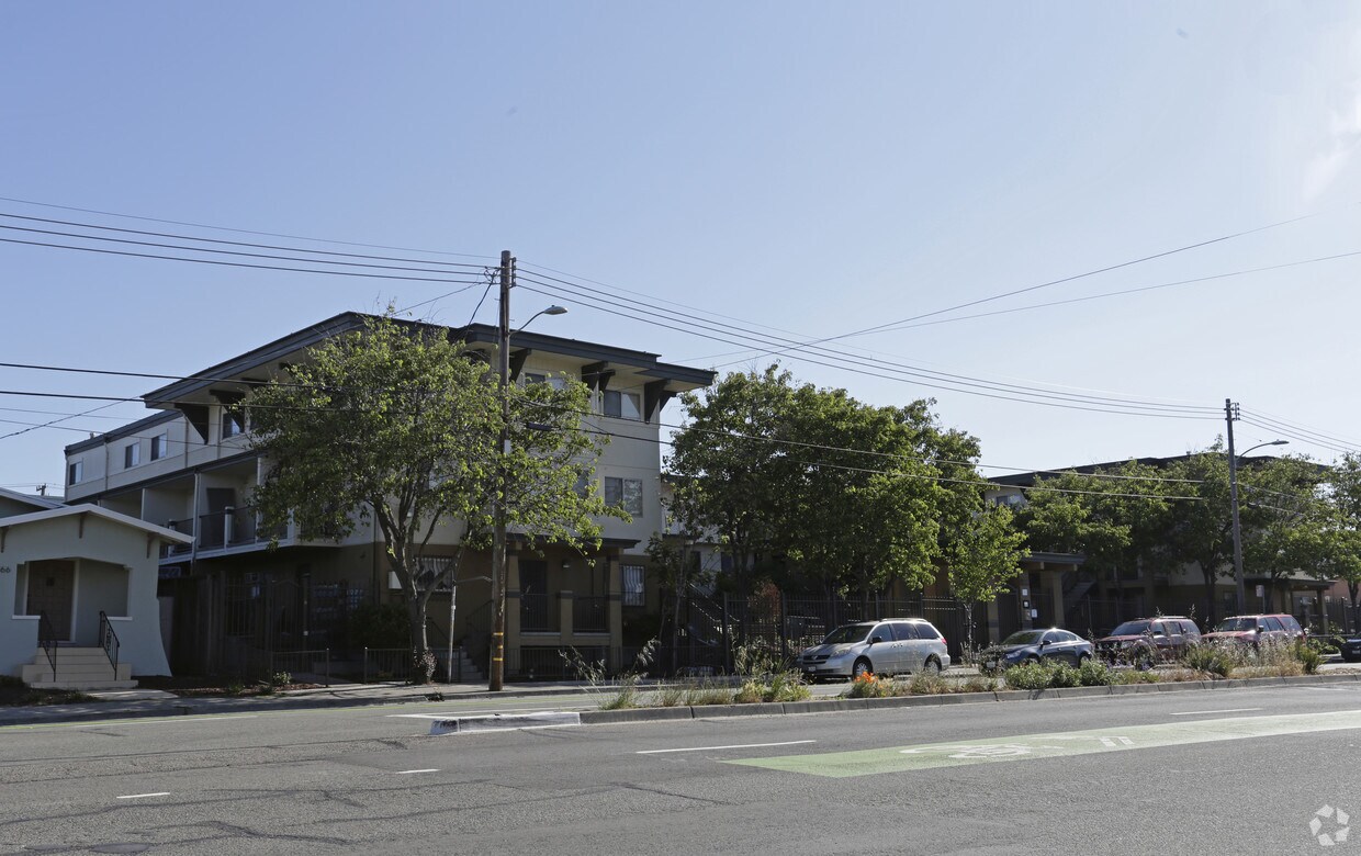 Building Photo - 950 40th St