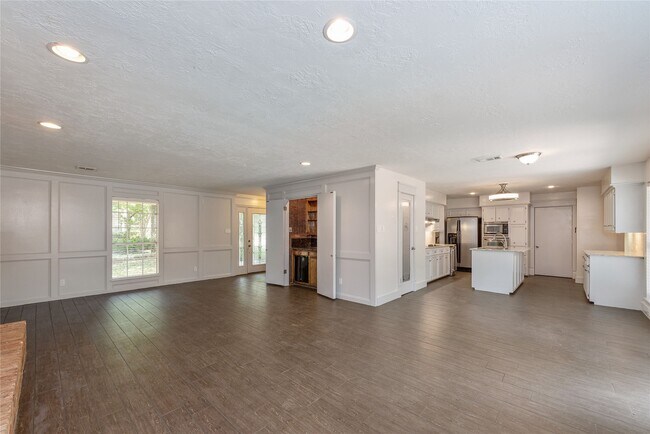Building Photo - 2824 S Logrun Cir