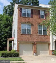 Building Photo - 43149 Huntsman Square