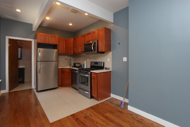 Building Photo - 688 Halsey St